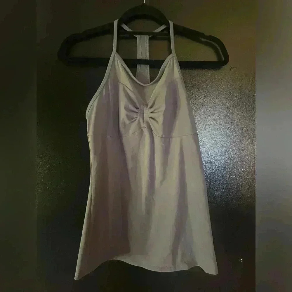 Fabletics XS Sport Tank Top Built In Shelf Bra Active Top Sports Top Gym Yoga
